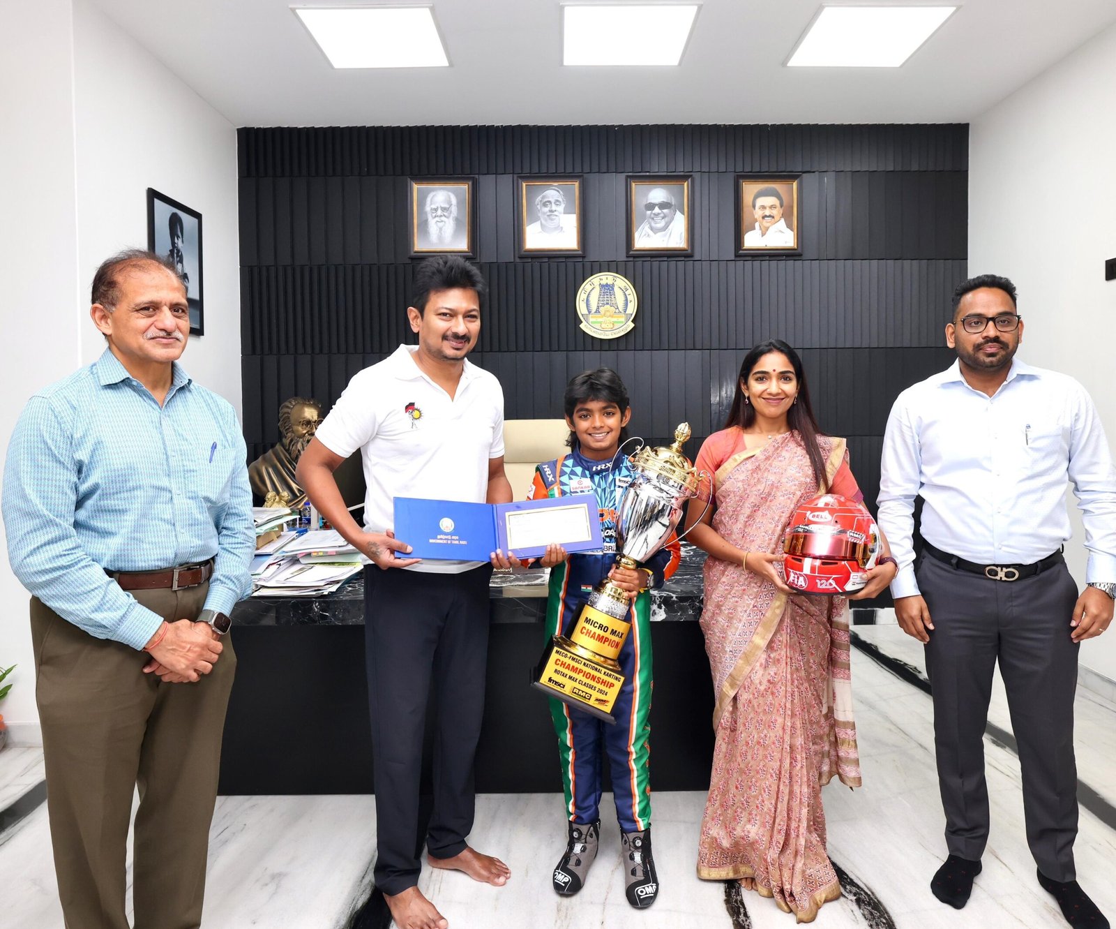 சாதனை படைத்த முதல் இந்தியருக்கு தமிழக அரசு வழங்கிய ரூ. 5 லட்சம்!