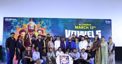 காதலும் உயிரும் ஒன்று. அதற்காகத் தான் Vowels என்ற டைட்டில்