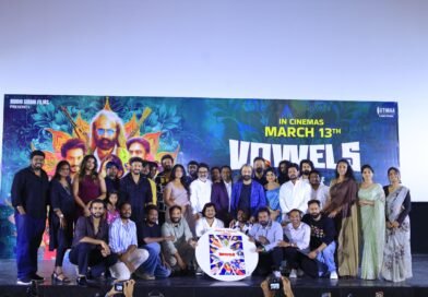 காதலும் உயிரும் ஒன்று. அதற்காகத் தான் Vowels என்ற டைட்டில்