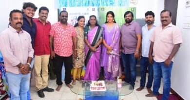 ‘கமாண்டோவின் லவ் ஸ்டோரி’ படக்குழுவினர் இன்று நடிகை வாழை ஜானகி பிறந்தநாளை, கேக் வெட்டி கொண்டாடினார்கள்.