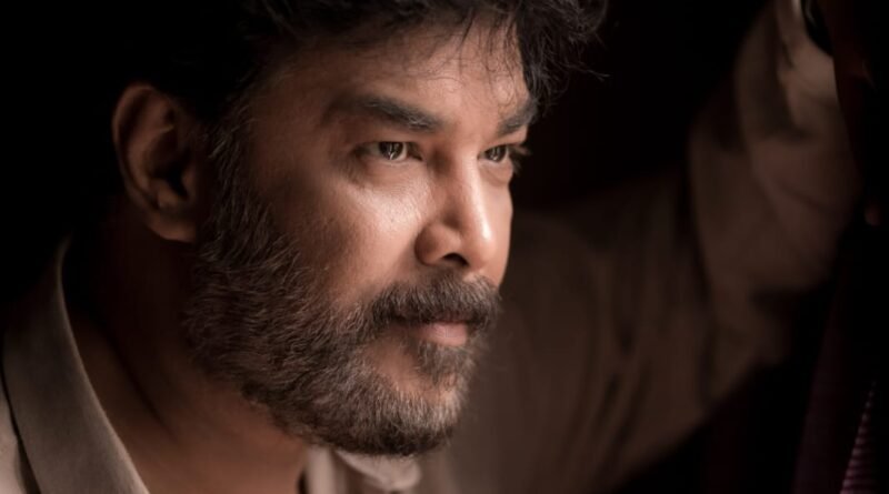 மொமண்ட் என்டர்டெயின்மெண்ட்ஸ் பேனரில் ஜி.ஏ. ஹரிகிருஷ்ணன், துர்கா தேவி ஹரிகிருஷ்ணன் தயாரிப்பில் சுந்தர் சி நடிக்கும் திகில் நிறைந்த பேய் படம்