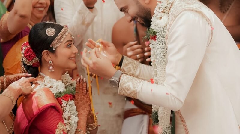 விமானி சாய் ரோஷன் ஷாம் என்பவரை மணந்தார் நடிகை ஜனனி!