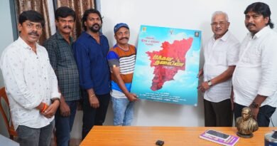 நடிகர் ராதா ரவி, ரவி மரியா நடிக்கும் ‘மக்கள் தலைவா’ (For Sale) படத்தின் டைட்டில் லுக் வெளியீடு நடிகர் ராதா ரவி, ரவி மரியா நடிக்கும் ‘மக்கள் தலைவா’ (For Sale) படத்தின் டைட்டில் லுக் வெளியீடு