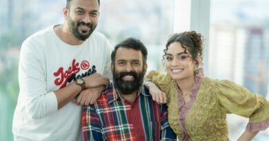 வோண்டாகர்ள், திவா சாவேஜ், எட் ஷீரன் உள்ளிட்ட சர்வதேச இசை கலைஞர்களுடன் இணைந்து பணியாற்றிய பாப் நட்சத்திர பாடகி தீ (DHEE), தனது புதிய இசை ஆல்பமான வாரி வாரி (VARI VARI)யை வெளியிடுகிறார்.