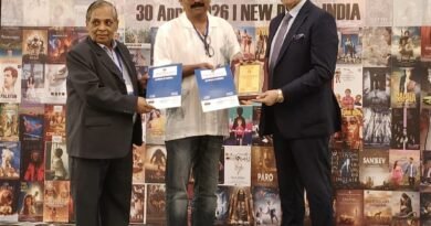 நடிகர்கள் கருணாஸ், நிமிஷா சஜயன் நடிப்பில் உருவாகியுள்ள ‘என்ன விலை’ திரைப்படம், வெளியீட்டிற்கு முன்பே தாதாசாகேப் பால்கே சர்வதேச திரைப்பட விழாவில் சிறந்த திரைக்கதைக்கான விருது வென்றுள்ளது!