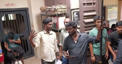 திரைப்பட இயக்குநராக இருந்து நடிகராக மாறிய பாலாஜி சக்திவேல், பைலட் திரைப்படமான ‘ஆஃப் தி ரெக்கார்ட்’டில் கதாநாயகனாக நடித்துள்ளார்! திரைப்பட இயக்குநராக இருந்து நடிகராக மாறிய பாலாஜி சக்திவேல், பைலட் திரைப்படமான ‘ஆஃப் தி ரெக்கார்ட்’டில் கதாநாயகனாக நடித்துள்ளார்!