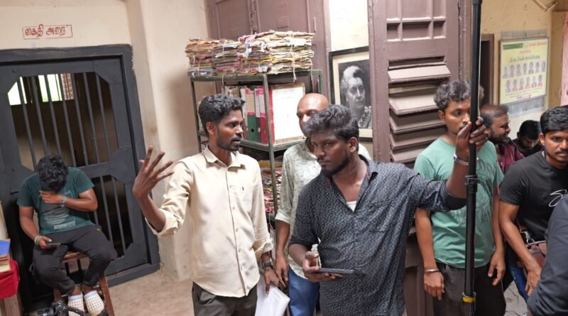 திரைப்பட இயக்குநராக இருந்து நடிகராக மாறிய பாலாஜி சக்திவேல், பைலட் திரைப்படமான ‘ஆஃப் தி ரெக்கார்ட்’டில் கதாநாயகனாக நடித்துள்ளார்! திரைப்பட இயக்குநராக இருந்து நடிகராக மாறிய பாலாஜி சக்திவேல், பைலட் திரைப்படமான ‘ஆஃப் தி ரெக்கார்ட்’டில் கதாநாயகனாக நடித்துள்ளார்!