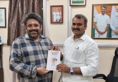 மத்திய அமைச்சர் திரு. எல். முருகனுடன் கவிஞரும் இயக்குநருமான சீனு ராமசாமி சந்திப்பு, தான் எழுதிய – ‘சினிமாவின் ஆன்மா’ நூலை 25 இந்திய மொழிகளில் மொழிபெயர்க்க மத்திய அரசு ஆதரவு! 