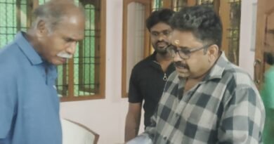 புதுச்சேரி முதலமைச்சரைச் சந்தித்து ‘சினிமாவின் ஆன்மா’ நூலை வழங்கினார் இயக்குநர் சீனு ராமசாமி: பள்ளிக் கல்வித்துறை மூலம் நடவடிக்கை எடுக்கப்படும் என முதல்வர் உறுதி!