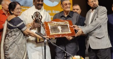 இந்தியாவில் இலக்கியத்துக்கு உயர்ந்தபட்சமாக வழங்கப்படும் ஞானபீட விருது இந்த ஆண்டு கவிஞர் வைரமுத்துவுக்கு வழங்கப்பட்டிருக்கிறது. 25ஆண்டுகளுக்குப் பிறகு தமிழ் மொழி பெற்றிருக்கும் மூன்றாவது ஞானபீட விருது இதுவாகும்.