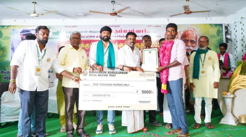 *இயற்கை விவசாயிகளுக்கு விருது வழங்கிய நடிகர் சௌந்தரராஜா*